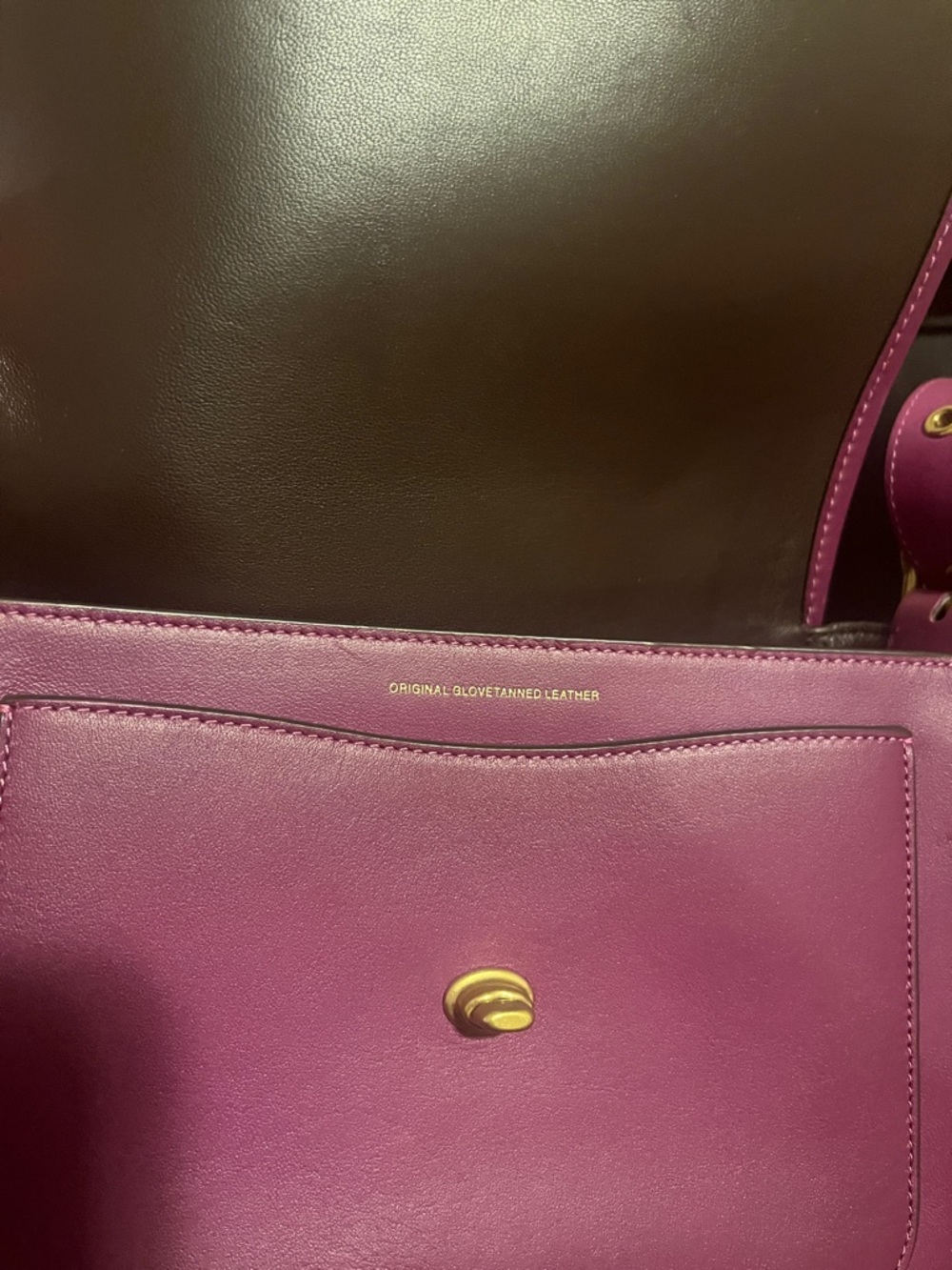 Coach crossbody shoulder bag in a Vibrant Magenta glove tanned leather - Picture 8 of 10